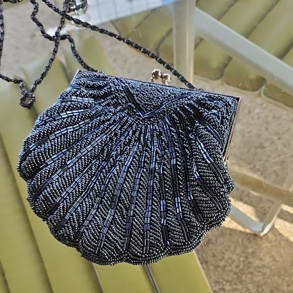 Walborg Vintage Grey Beaded Purse Evening Formal Bag Shell Shape Hong Kong 6"